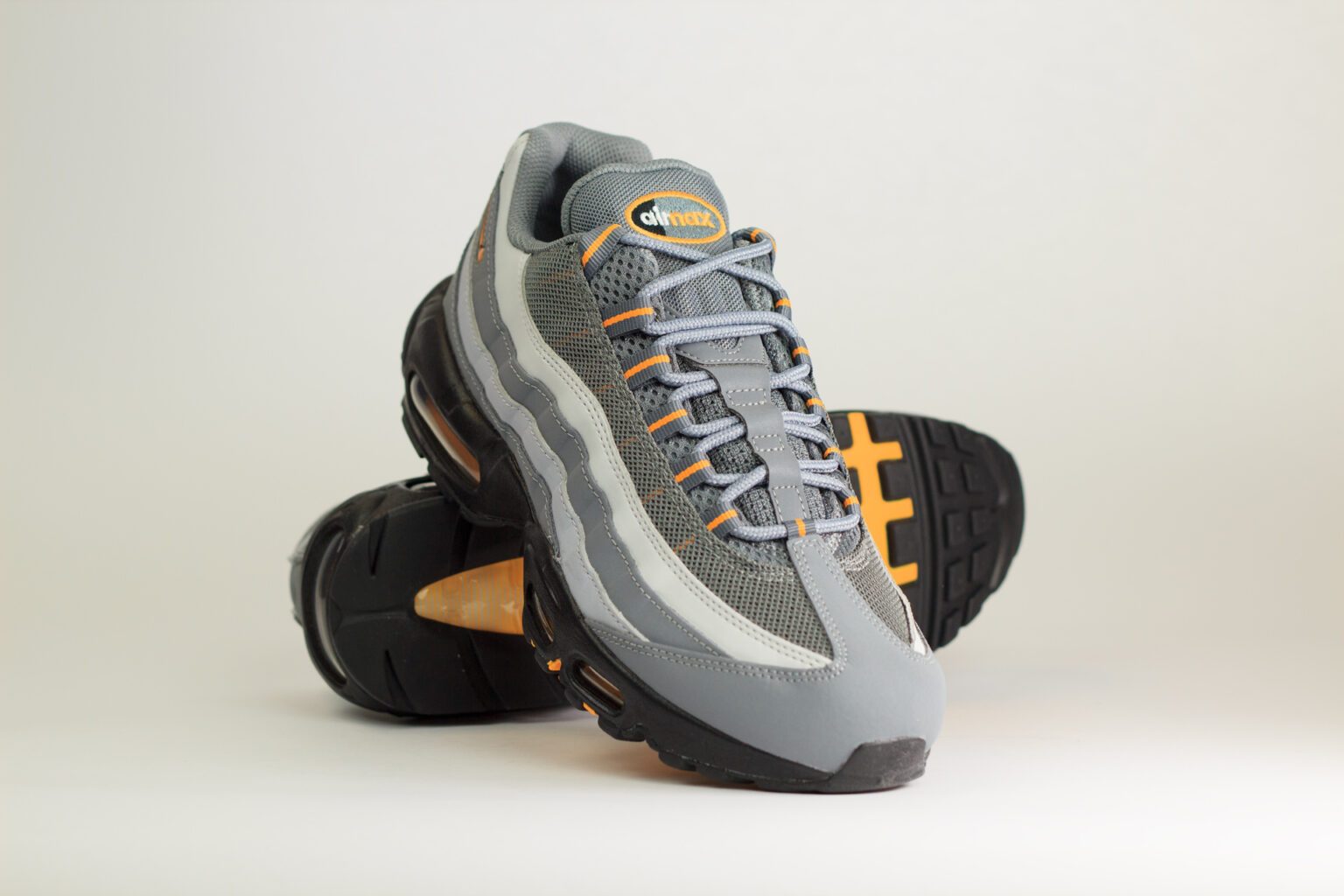 Nike Air Max 95 Cool Grey Sundial – Grijs/Zwart – Heren/Dames/Uniseks Sneakers – Leer/Mesh – HV6062-002 – Voorkant