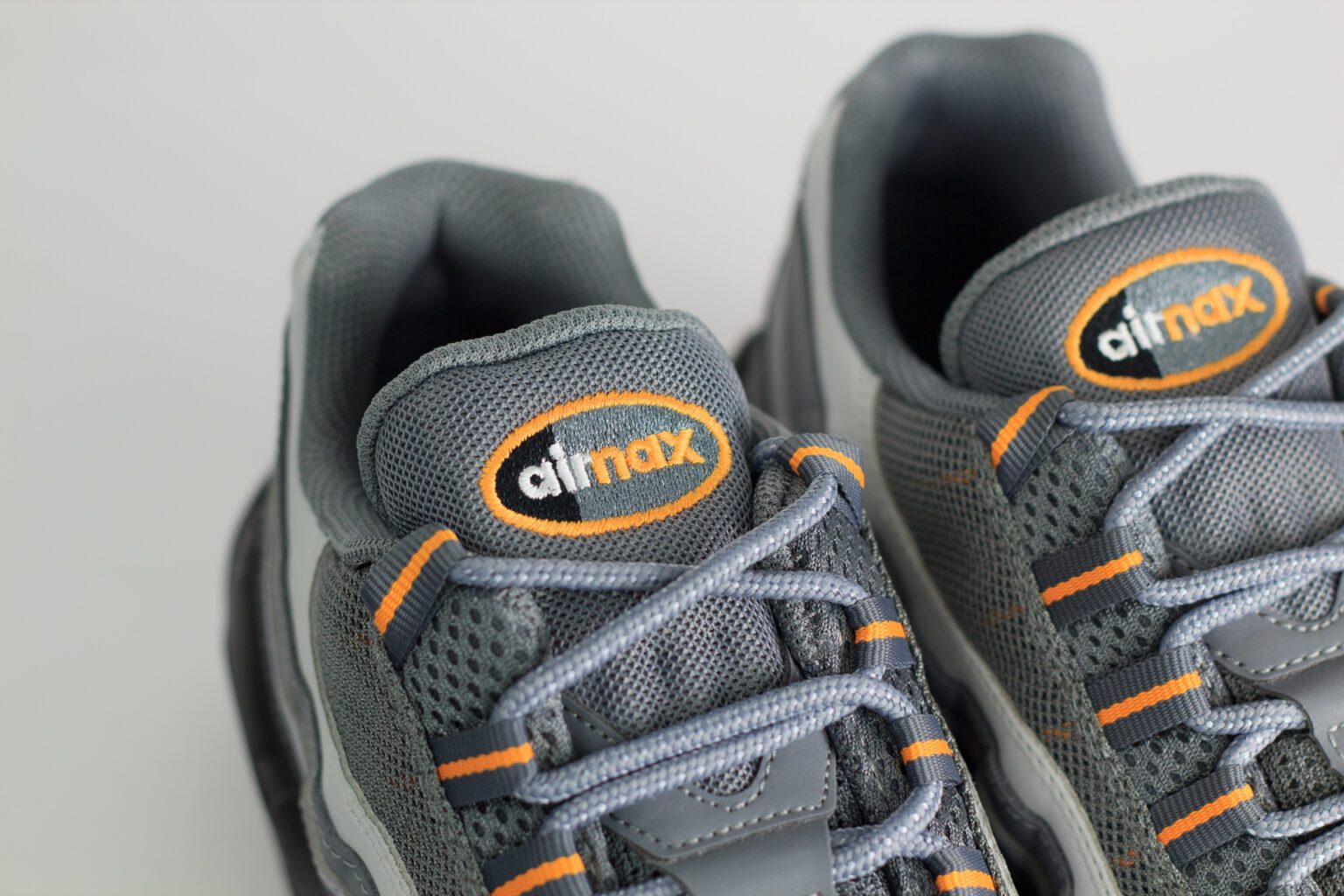 Nike Air Max 95 Cool Grey Sundial – Grijs/Zwart – Heren/Dames/Uniseks Sneakers – Leer/Mesh – HV6062-002 – Bovenkant