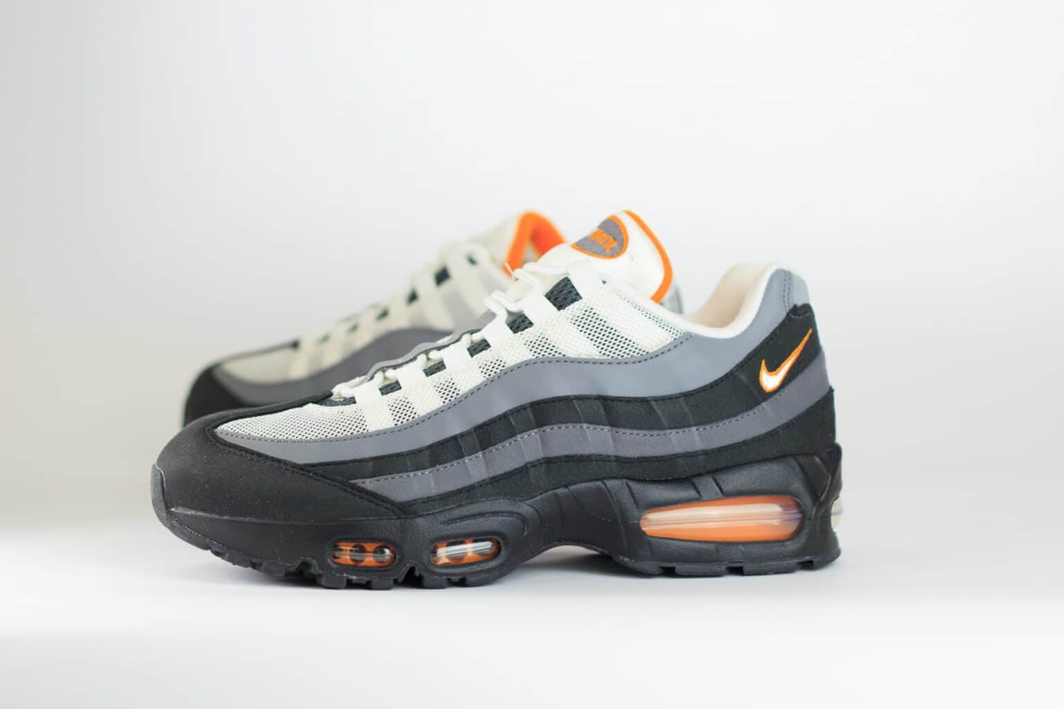 Nike Air Max 95 OG Big Bubble Black Bright Ceramic – Grijs/Zwart – Heren/Dames/Uniseks Sneakers – Vilt/Mesh – IM5988-010 – Zijkant
