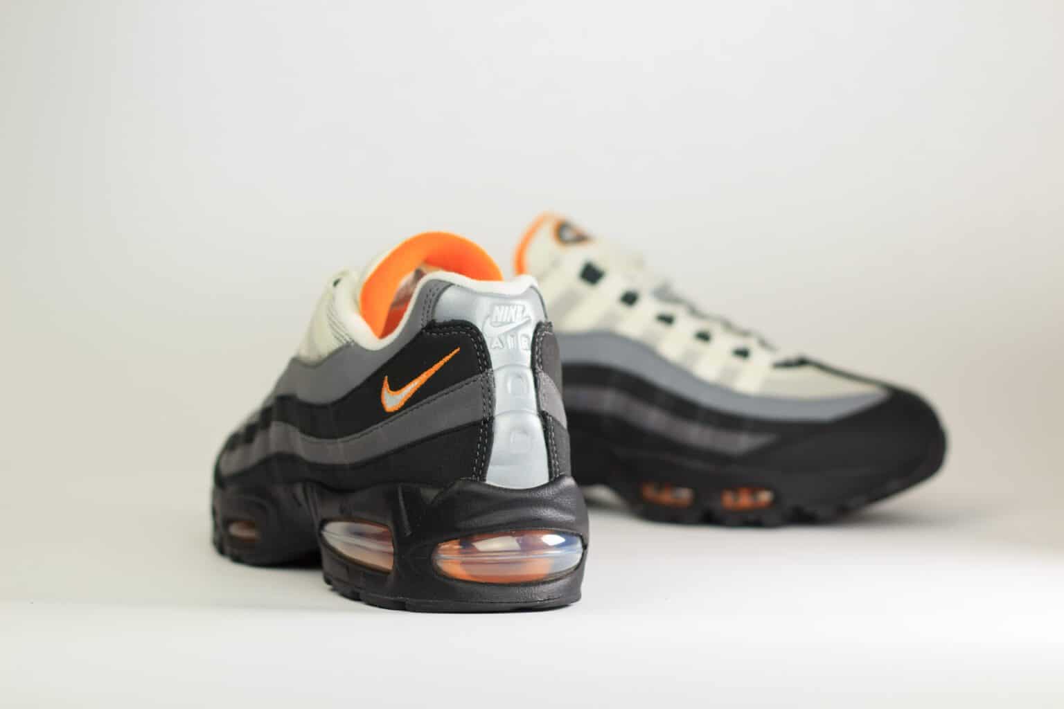 Nike Air Max 95 OG Big Bubble Black Bright Ceramic – Grijs/Zwart – Heren/Dames/Uniseks Sneakers – Vilt/Mesh – IM5988-010 – Achterkant