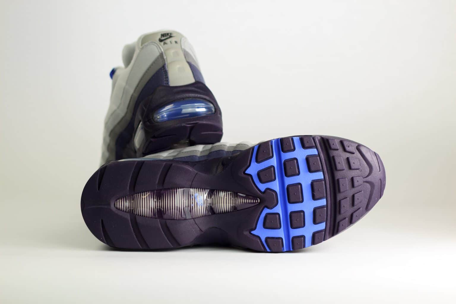 Nike Air Max 95 OG Big Bubble Photon Dust Purple Dynasty – Grijs/Paars/Zwart – Heren/Dames/Uniseks Sneakers – Vilt/Mesh – HM4740-009 – Onderkant