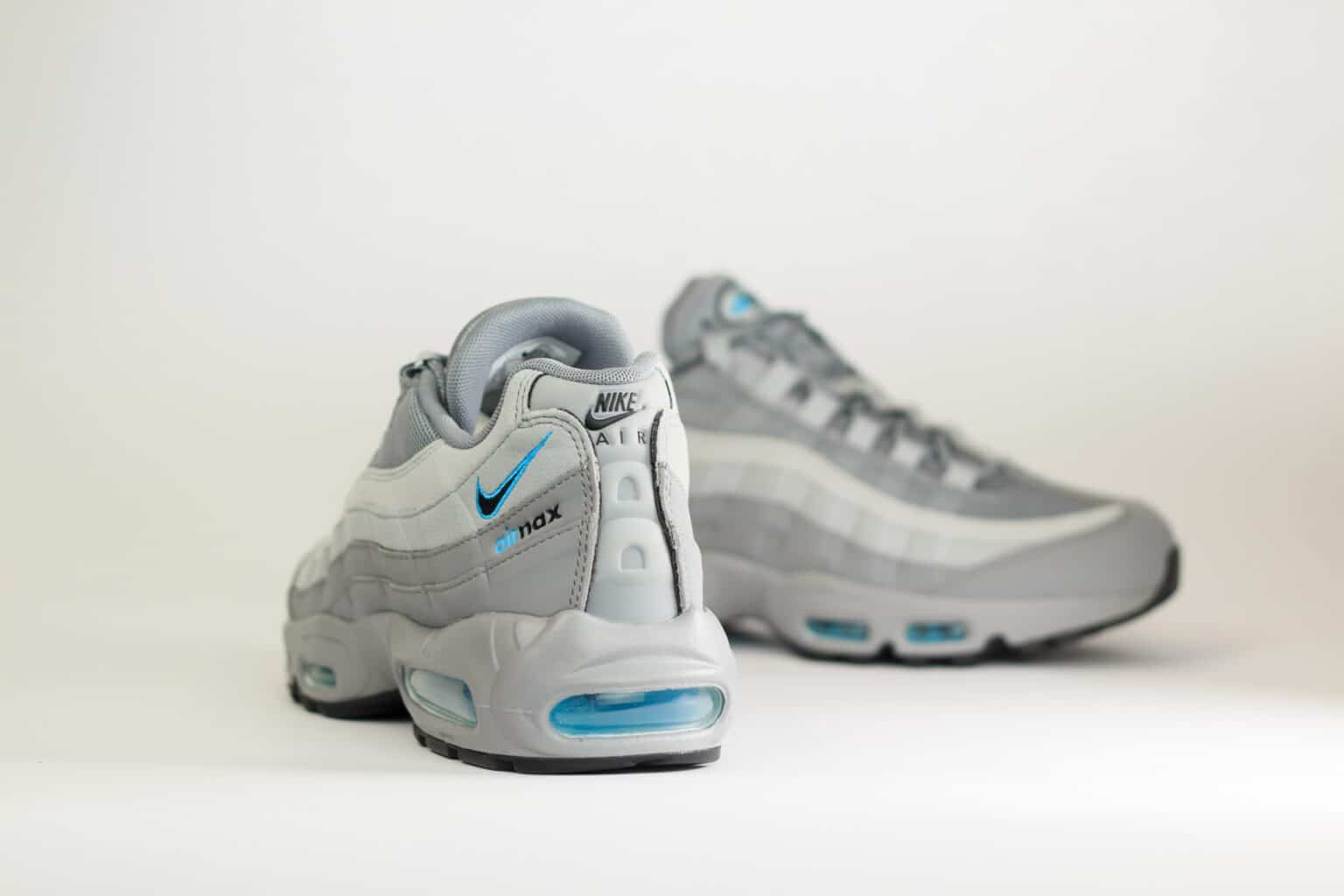 Nike Air Max 95 Retro Logo Grey Aqua – Grijs – Heren/Dames/Uniseks Sneakers – Suede/Mesh – CV1635-001 – Achterkant