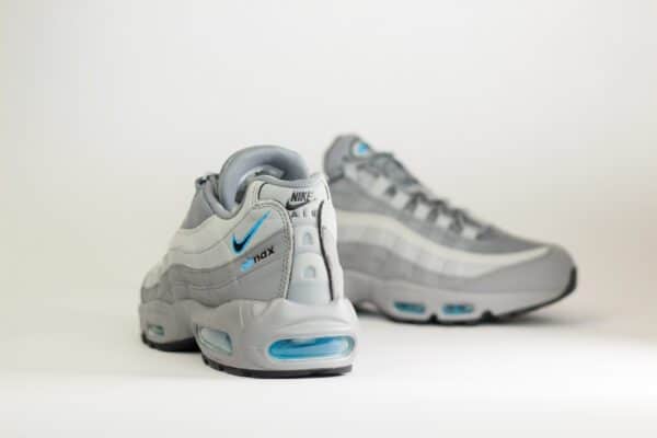 Nike Air Max 95 Retro Logo Grey Aqua – Grijs – Heren/Dames/Uniseks Sneakers – Suede/Mesh – CV1635-001 – Achterkant