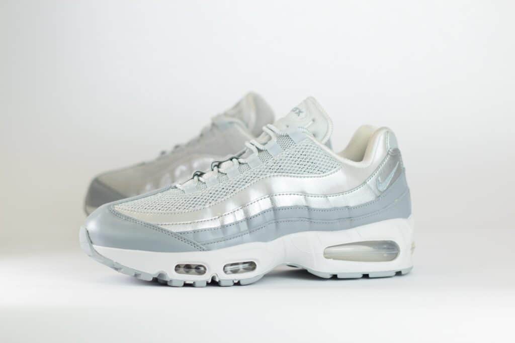 Nike Air Max 95 SE Big Bubble Grey Fog Silver (W) – Zilver – Heren/Dames/Uniseks Sneakers – Leer/Mesh – IB6398-001 – Zijkant