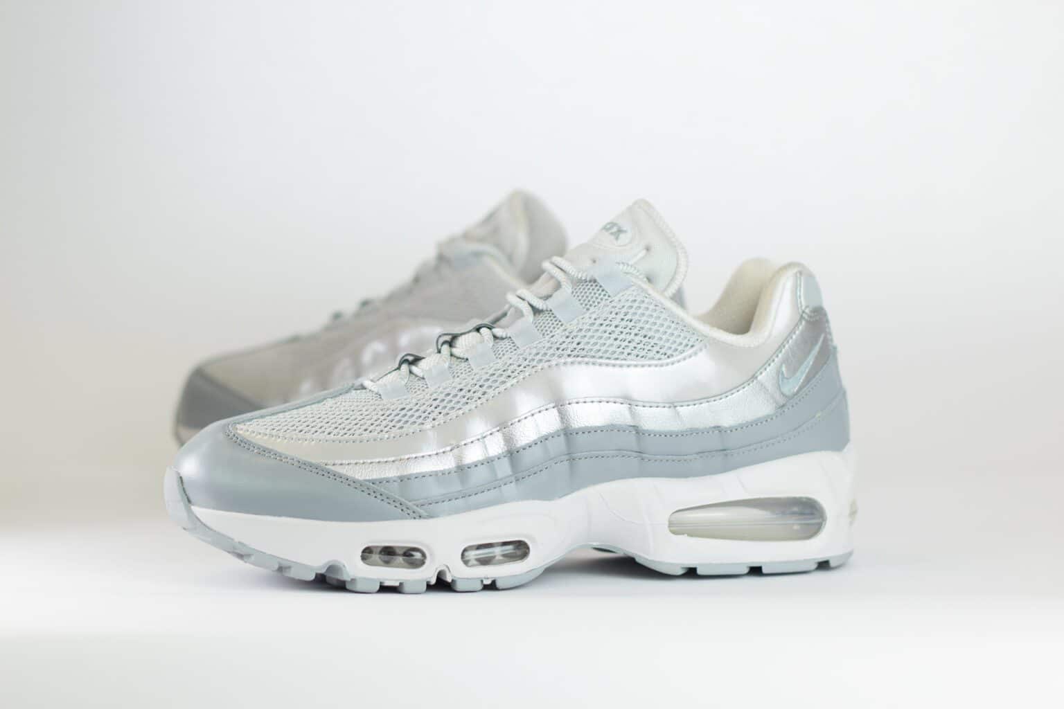 Nike Air Max 95 SE Big Bubble Grey Fog Silver (W) – Zilver – Heren/Dames/Uniseks Sneakers – Leer/Mesh – IB6398-001 – Zijkant