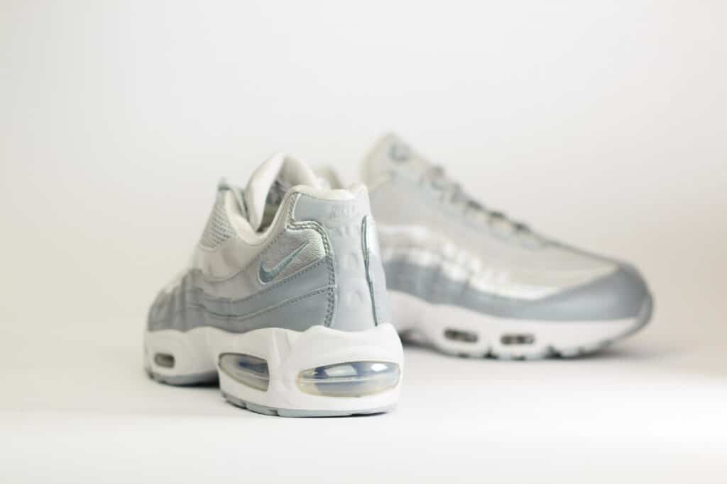 Nike Air Max 95 SE Big Bubble Grey Fog Silver (W) – Zilver – Heren/Dames/Uniseks Sneakers – Leer/Mesh – IB6398-001 – Achterkant