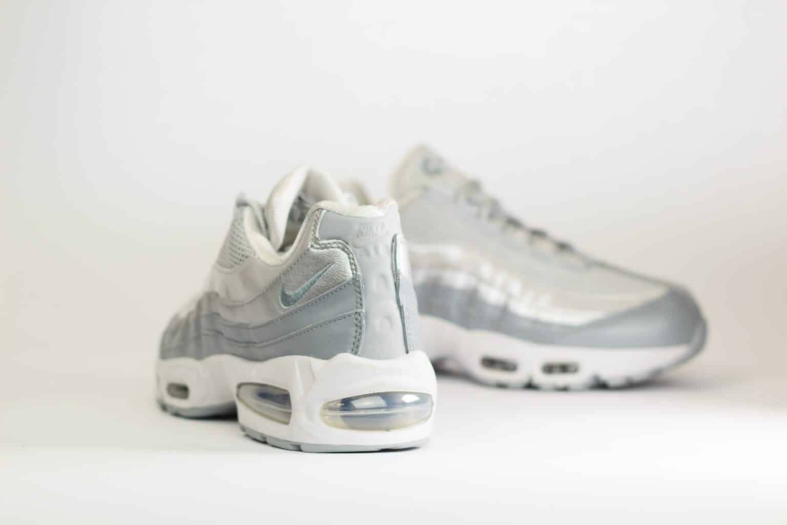 Nike Air Max 95 SE Big Bubble Grey Fog Silver (W) – Zilver – Heren/Dames/Uniseks Sneakers – Leer/Mesh – IB6398-001 – Achterkant