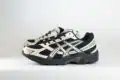 ASICS Gel-1130 Black Cream – Zwart/Beige – Heren/Dames/Uniseks Sneakers – Leer/Mesh – 1203A609-001 – Zijkant