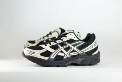 ASICS Gel-1130 Black Cream – Zwart/Beige – Heren/Dames/Uniseks Sneakers – Leer/Mesh – 1203A609-001 – Zijkant