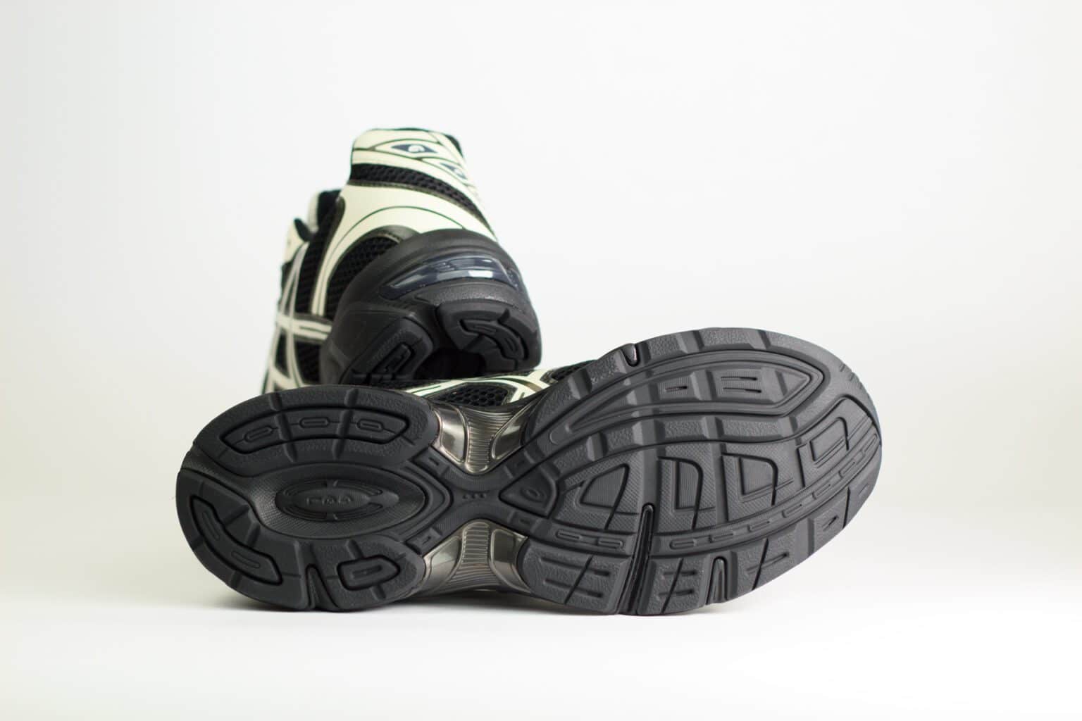 ASICS Gel-1130 Black Cream – Zwart/Beige – Heren/Dames/Uniseks Sneakers – Leer/Mesh – 1203A609-001 – Onderkant