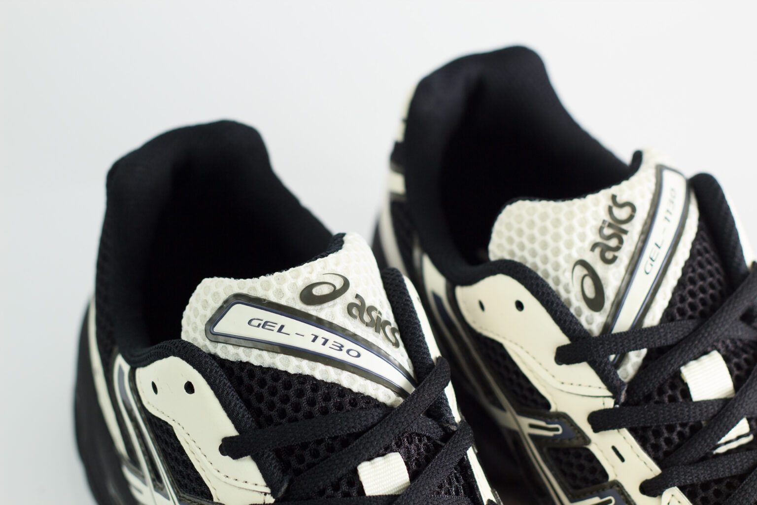 ASICS Gel-1130 Black Cream – Zwart/Beige – Heren/Dames/Uniseks Sneakers – Leer/Mesh – 1203A609-001 – Bovenkant