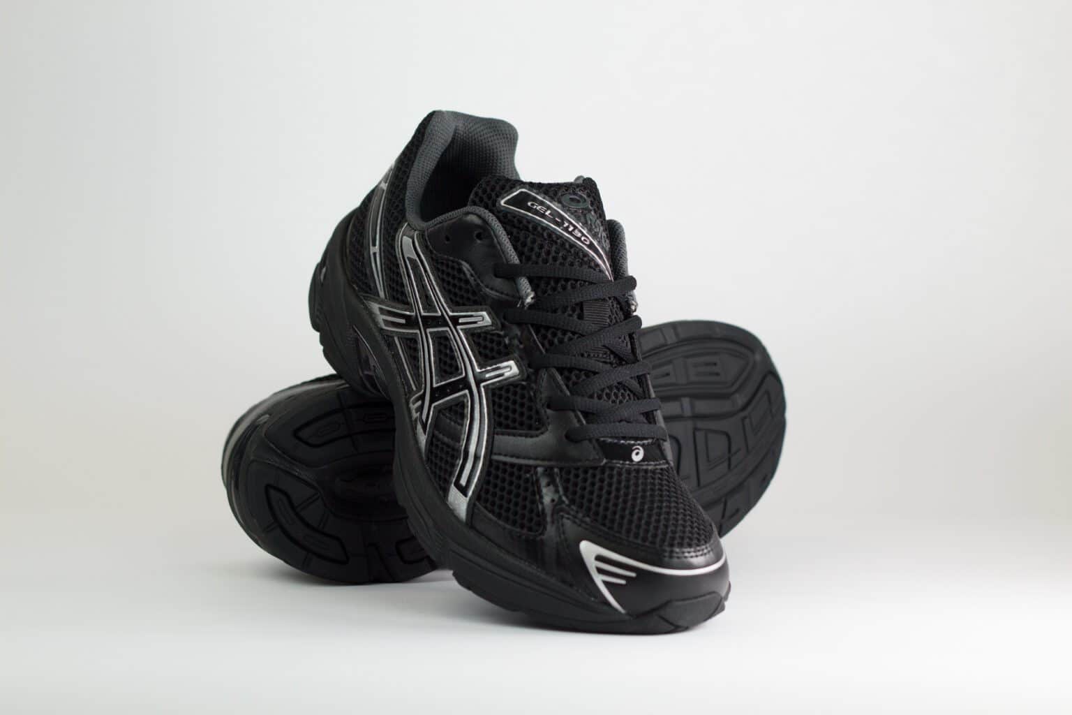 ASICS Gel-1130 Black Pure Silver – Zwart/Zilver – Heren/Dames/Uniseks Sneakers – Leer/Mesh – 1201A906-001 – Voorkant