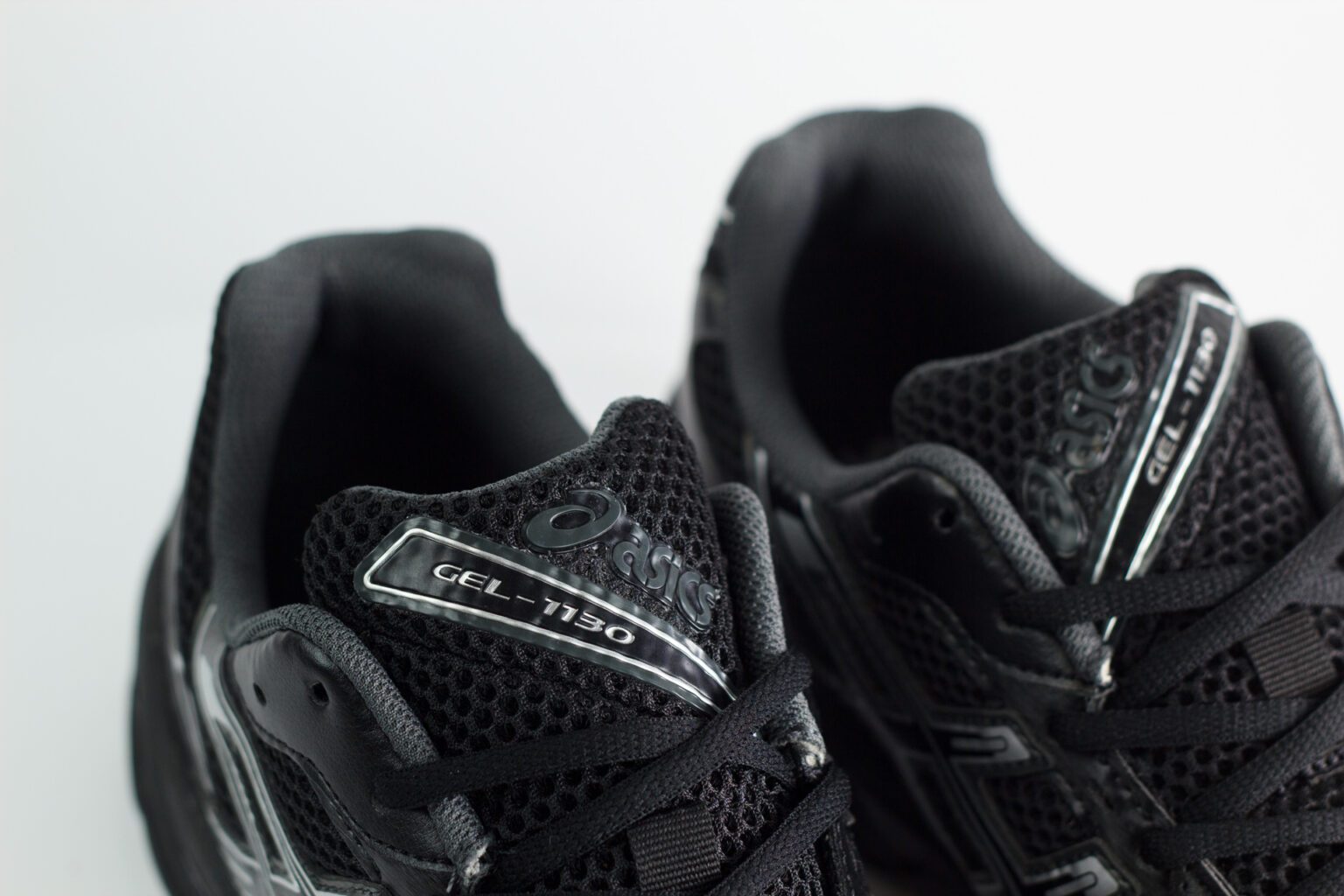 ASICS Gel-1130 Black Pure Silver – Zwart/Zilver – Heren/Dames/Uniseks Sneakers – Leer/Mesh – 1201A906-001 – Bovenkant
