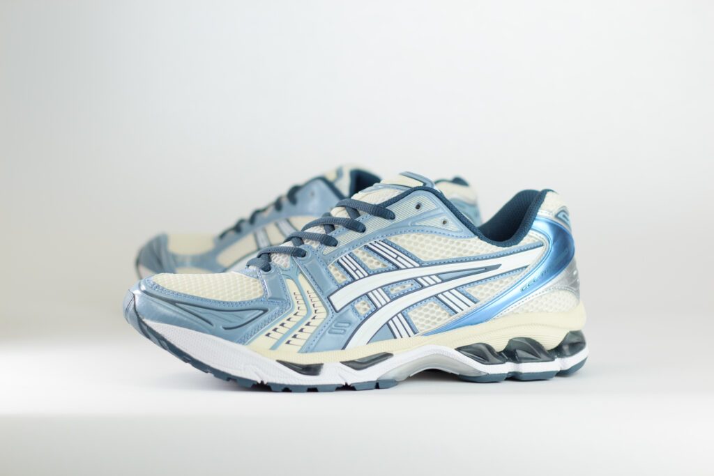 ASICS Gel-Kayano 14 Cream Raw Indigo – Blauw/Wit – Heren/Dames/Uniseks Sneakers – Leer/Mesh – 1203A537-116 – Zijkant