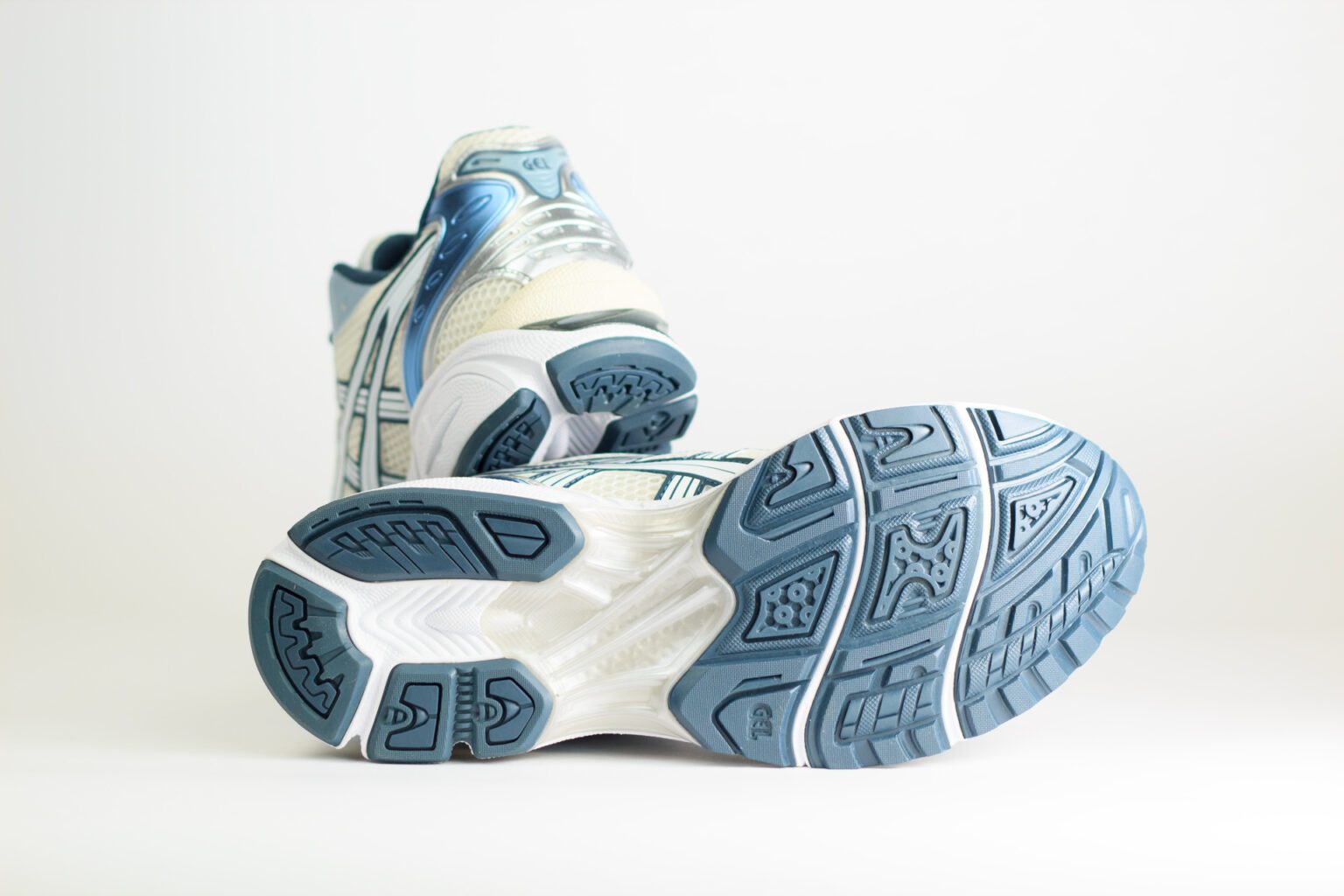 ASICS Gel-Kayano 14 Cream Raw Indigo – Blauw/Wit – Heren/Dames/Uniseks Sneakers – Leer/Mesh – 1203A537-116 – Onderkant