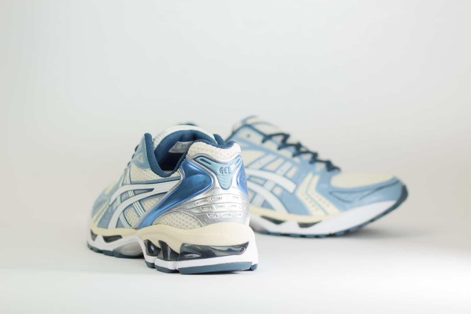 ASICS Gel-Kayano 14 Cream Raw Indigo – Blauw/Wit – Heren/Dames/Uniseks Sneakers – Leer/Mesh – 1203A537-116 – Achterkant