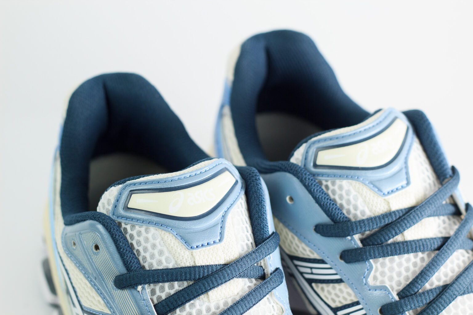 ASICS Gel-Kayano 14 Cream Raw Indigo – Blauw/Wit – Heren/Dames/Uniseks Sneakers – Leer/Mesh – 1203A537-116 – Bovenkant