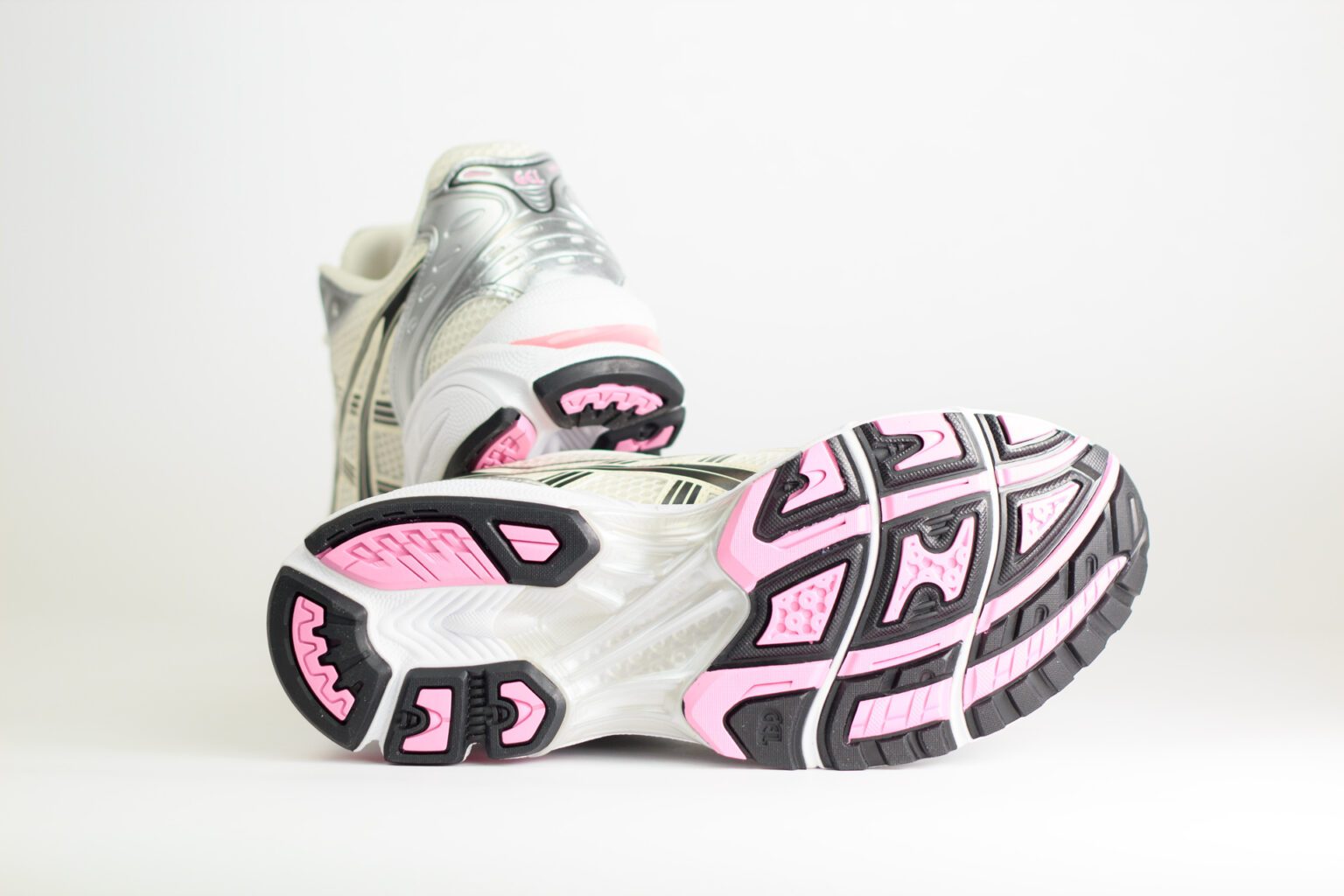 ASICS Gel-Kayano 14 Cream Sweet Pink – Zilver/Wit/Roze – Heren/Dames/Uniseks Sneakers – Leer/Mesh – 1203A537-103 – Onderkant