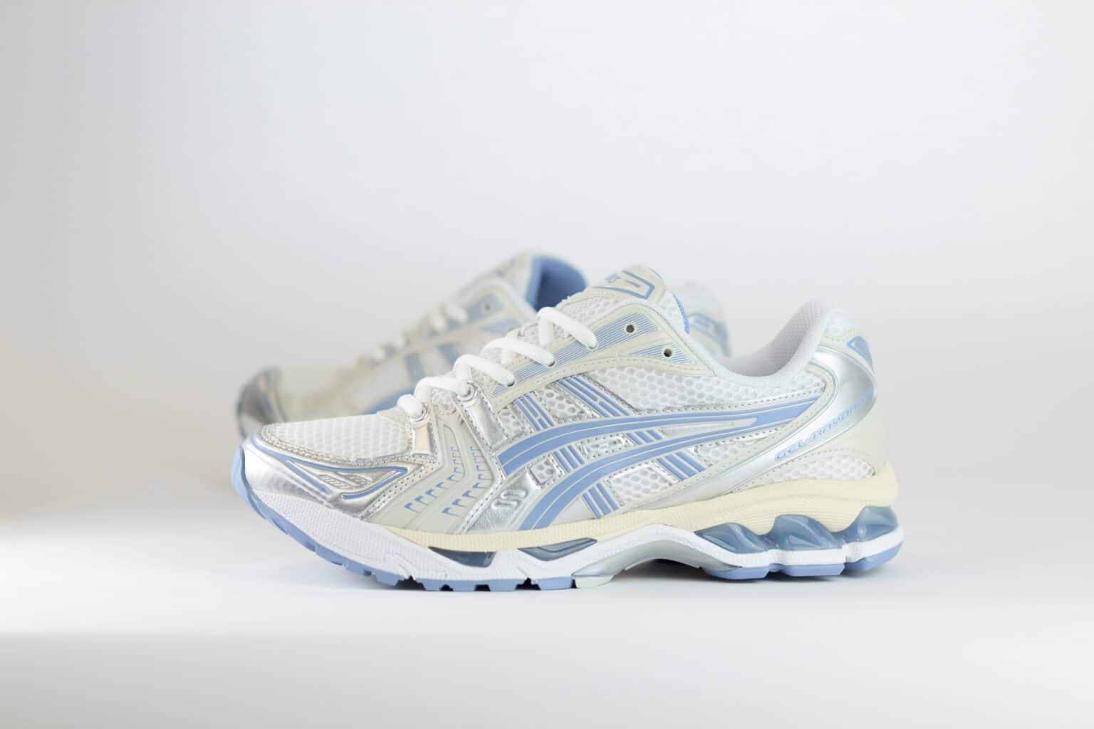 ASICS Gel-Kayano 14 White Light Navy – Zilver/Wit/Blauw – Heren/Dames/Uniseks Sneakers – Leer/Mesh – 1203A537-115 – Zijkant