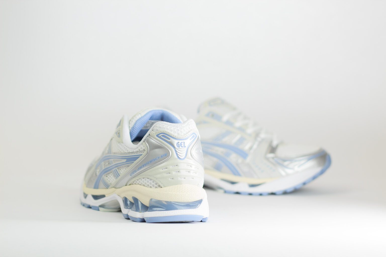 ASICS Gel-Kayano 14 White Light Navy – Zilver/Wit/Blauw – Heren/Dames/Uniseks Sneakers – Leer/Mesh – 1203A537-115 – Achterkant