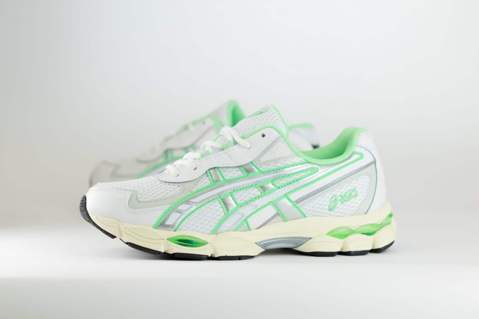 ASICS Gel-NYC 2055 White Menthol – Zilver/Wit/Groen – Heren/Dames/Uniseks Sneakers – Leer/Mesh – 1203A542-105 – Zijkant