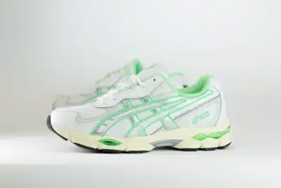 ASICS Gel-NYC 2055 White Menthol – Zilver/Wit/Groen – Heren/Dames/Uniseks Sneakers – Leer/Mesh – 1203A542-105 – Zijkant