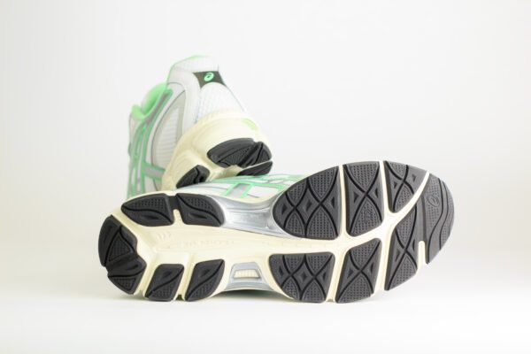 ASICS Gel-NYC 2055 White Menthol – Zilver/Wit/Groen – Heren/Dames/Uniseks Sneakers – Leer/Mesh – 1203A542-105 – Onderkant