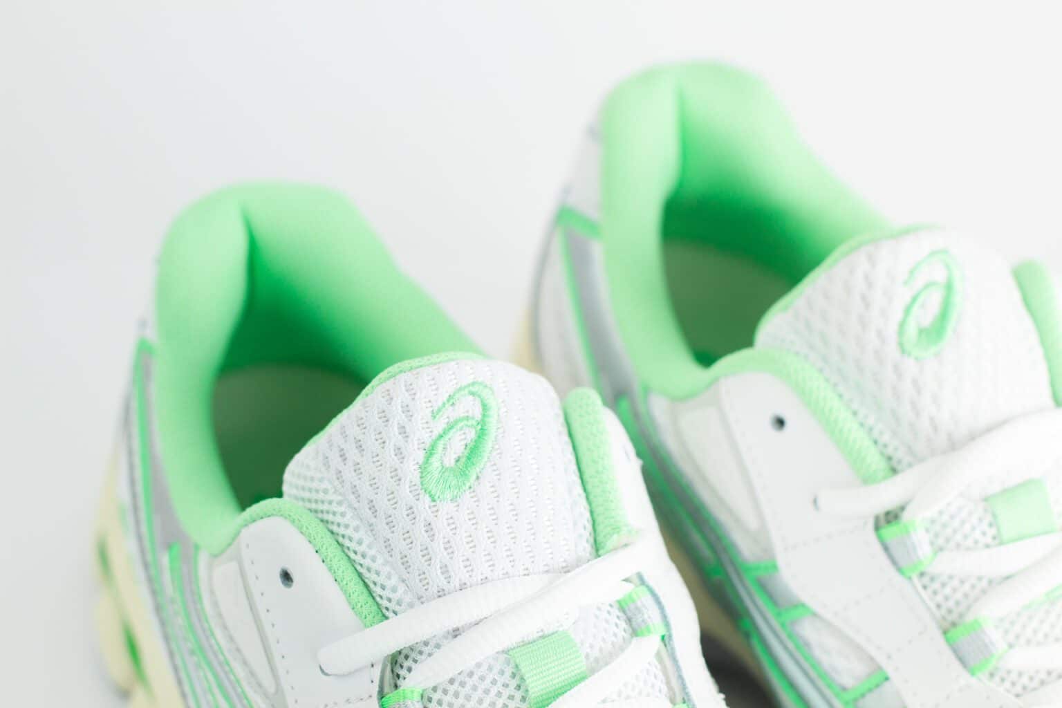 ASICS Gel-NYC 2055 White Menthol – Zilver/Wit/Groen – Heren/Dames/Uniseks Sneakers – Leer/Mesh – 1203A542-105 – Bovenkant