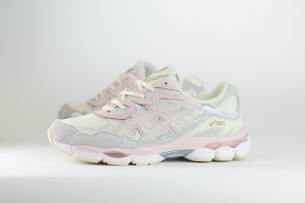 ASICS Gel-NYC Concrete Barely Rose – Roze/Grijs/Beige – Heren/Dames/Uniseks Sneakers – Suede/Mesh – 1203A383-028 – Zijkant