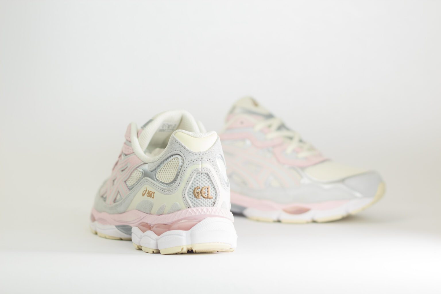 ASICS Gel-NYC Concrete Barely Rose – Roze/Grijs/Beige – Heren/Dames/Uniseks Sneakers – Suede/Mesh – 1203A383-028 – Achterkant