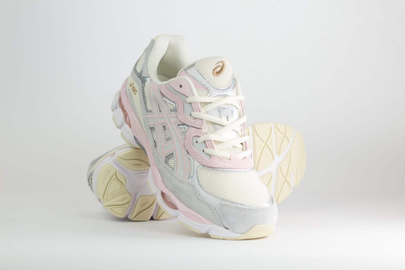ASICS Gel-NYC Concrete Barely Rose – Roze/Grijs/Beige – Heren/Dames/Uniseks Sneakers – Suede/Mesh – 1203A383-028 – Voorkant