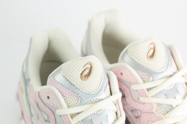 ASICS Gel-NYC Concrete Barely Rose – Roze/Grijs/Beige – Heren/Dames/Uniseks Sneakers – Suede/Mesh – 1203A383-028 – Bovenkant
