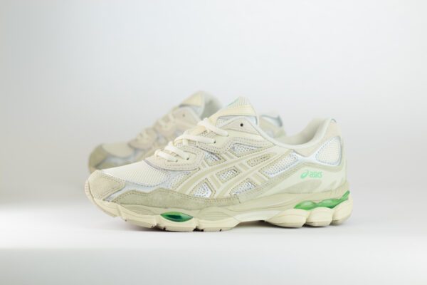 ASICS Gel-NYC Cream Fossil – Beige/Groen – Heren/Dames/Uniseks Sneakers – Suede/Mesh – 1203A383-112 – Zijkant