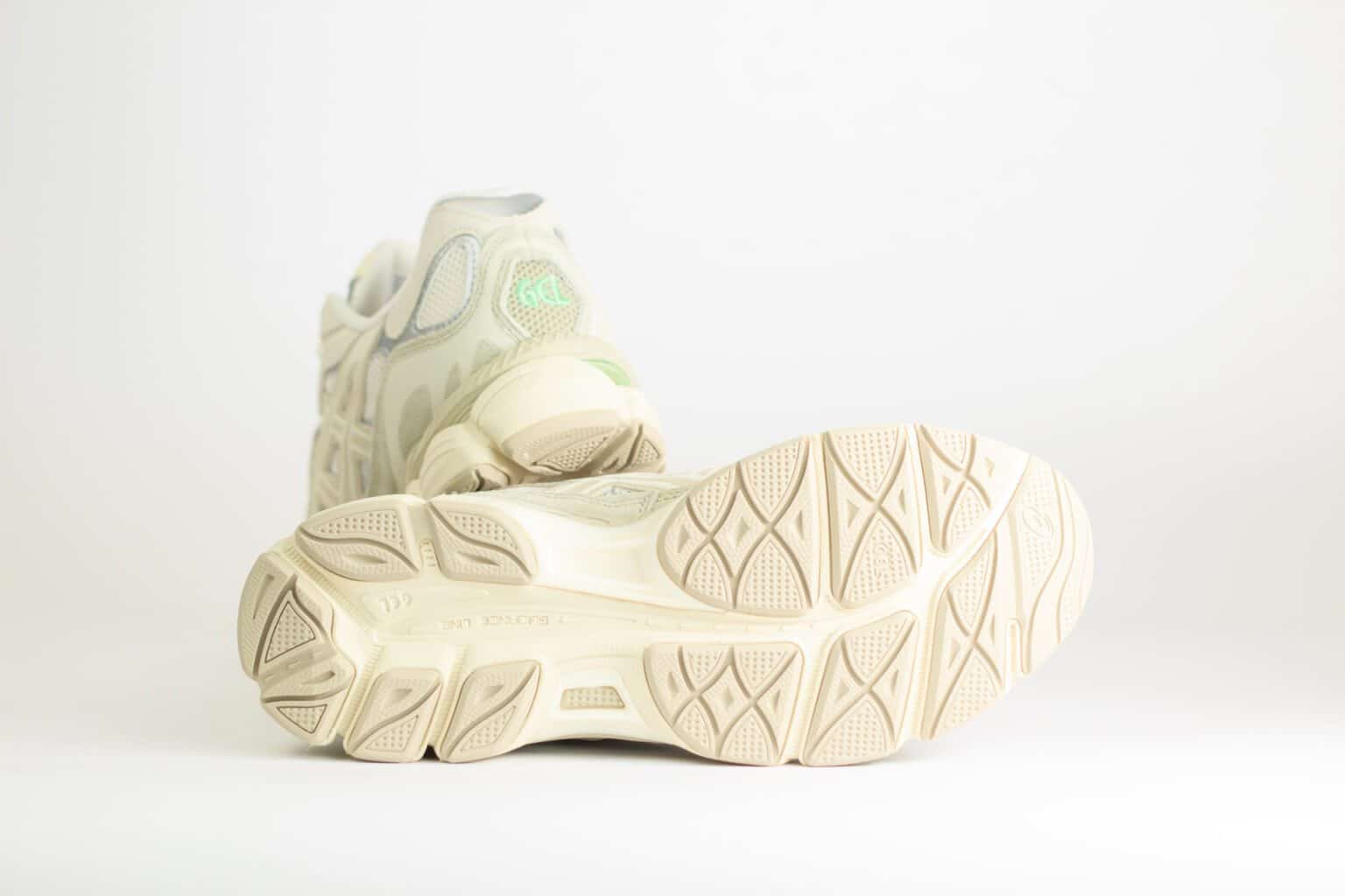 ASICS Gel-NYC Cream Fossil – Beige/Groen – Heren/Dames/Uniseks Sneakers – Suede/Mesh – 1203A383-112 – Onderkant