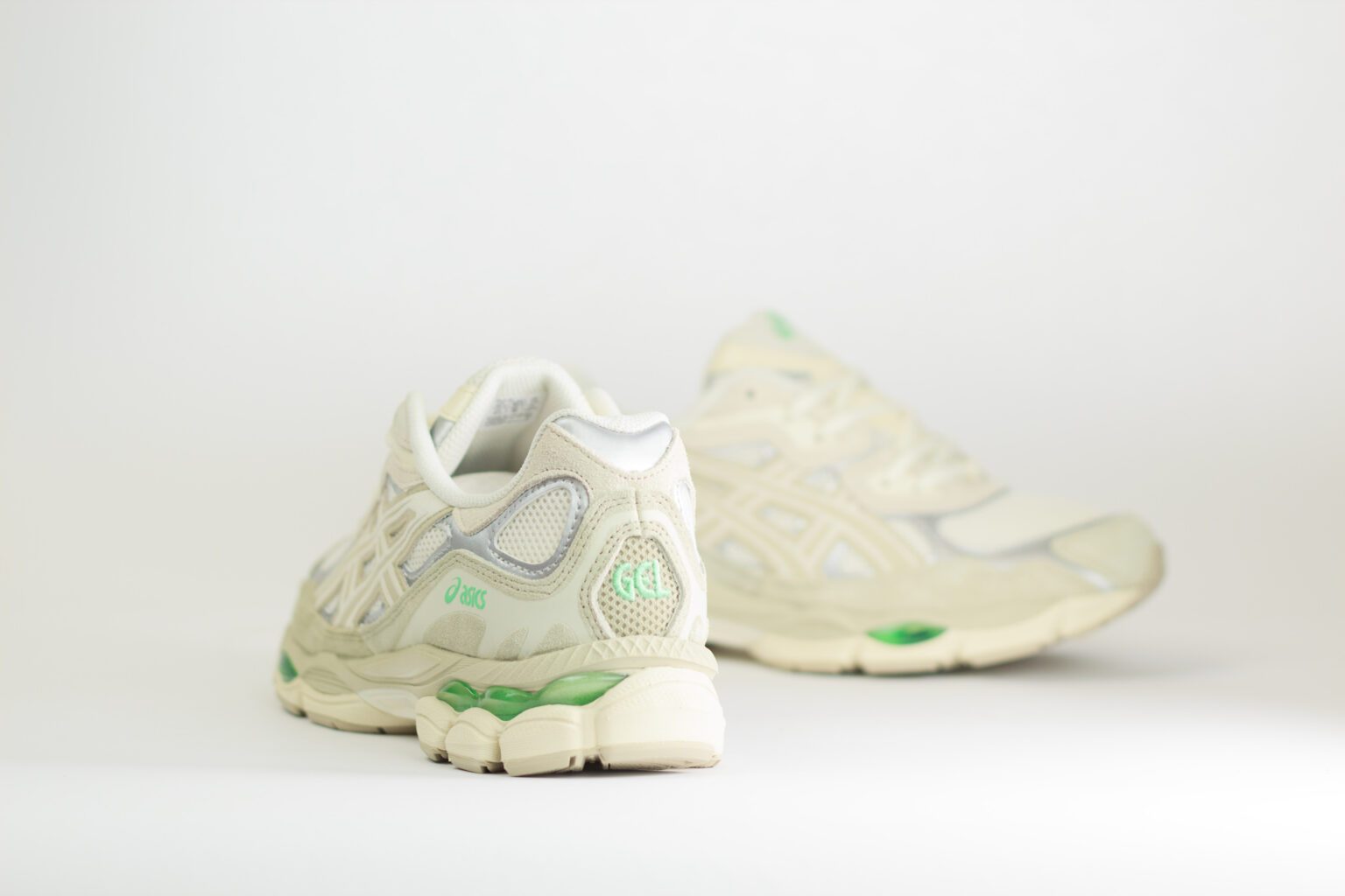 ASICS Gel-NYC Cream Fossil – Beige/Groen – Heren/Dames/Uniseks Sneakers – Suede/Mesh – 1203A383-112 – Achterkant