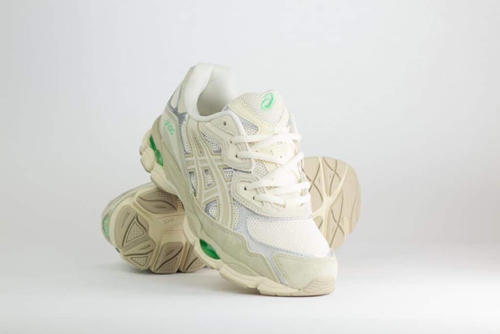 ASICS Gel-NYC Cream Fossil – Beige/Groen – Heren/Dames/Uniseks Sneakers – Suede/Mesh – 1203A383-112 – Voorkant