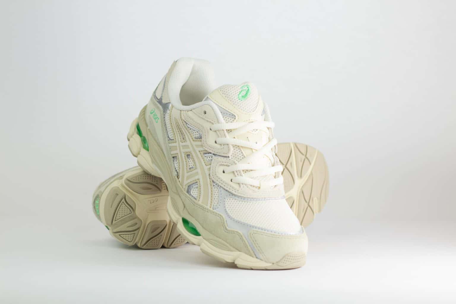 ASICS Gel-NYC Cream Fossil – Beige/Groen – Heren/Dames/Uniseks Sneakers – Suede/Mesh – 1203A383-112 – Voorkant