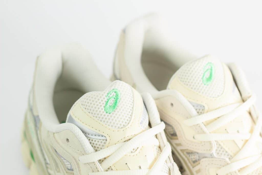 ASICS Gel-NYC Cream Fossil – Beige/Groen – Heren/Dames/Uniseks Sneakers – Suede/Mesh – 1203A383-112 – Bovenkant