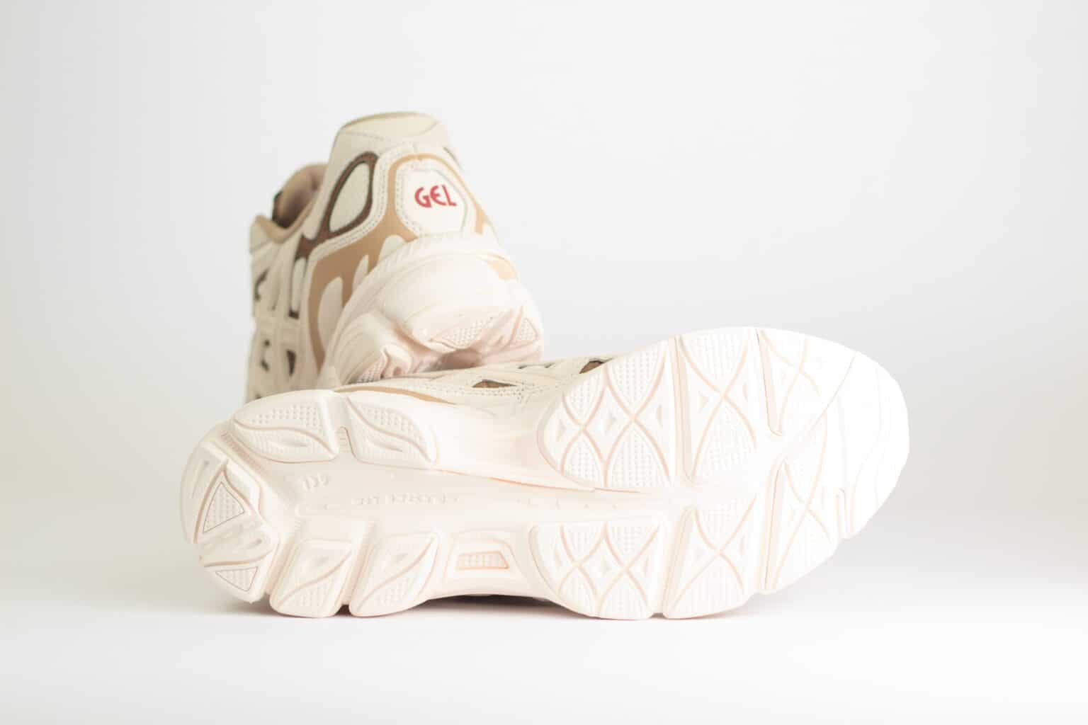 ASICS Gel-NYC Mineral Beige – Beige/Bruin – Heren/Dames/Uniseks Sneakers – Suede/Mesh – 1203A739-251 – Onderkant