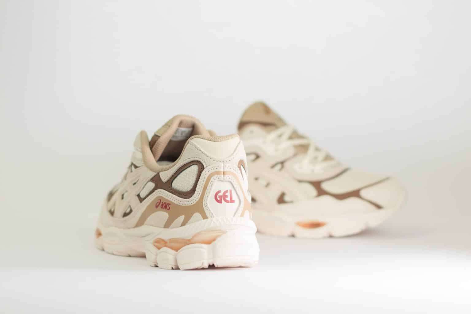 ASICS Gel-NYC Mineral Beige – Beige/Bruin – Heren/Dames/Uniseks Sneakers – Suede/Mesh – 1203A739-251 – Achterkant