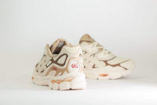 ASICS Gel-NYC Mineral Beige – Beige/Bruin – Heren/Dames/Uniseks Sneakers – Suede/Mesh – 1203A739-251 – Achterkant