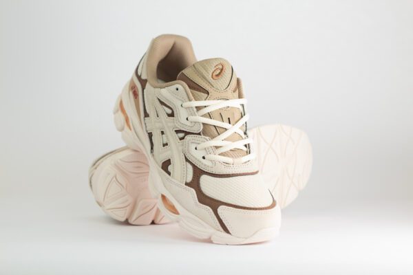 ASICS Gel-NYC Mineral Beige – Beige/Bruin – Heren/Dames/Uniseks Sneakers – Suede/Mesh – 1203A739-251 – Voorkant