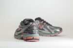 New Balance 1906R Dark Silver Metallic Rosewood – Grijs/Zilver/Roze – Heren/Dames/Uniseks Sneakers – Leer/Mesh – U190629R – Achterkant