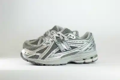 New Balance 1906R Harbor Grey – Grijs/Zilver – Heren/Dames/Uniseks Sneakers – Leer/Mesh – M1906REH – Zijkant