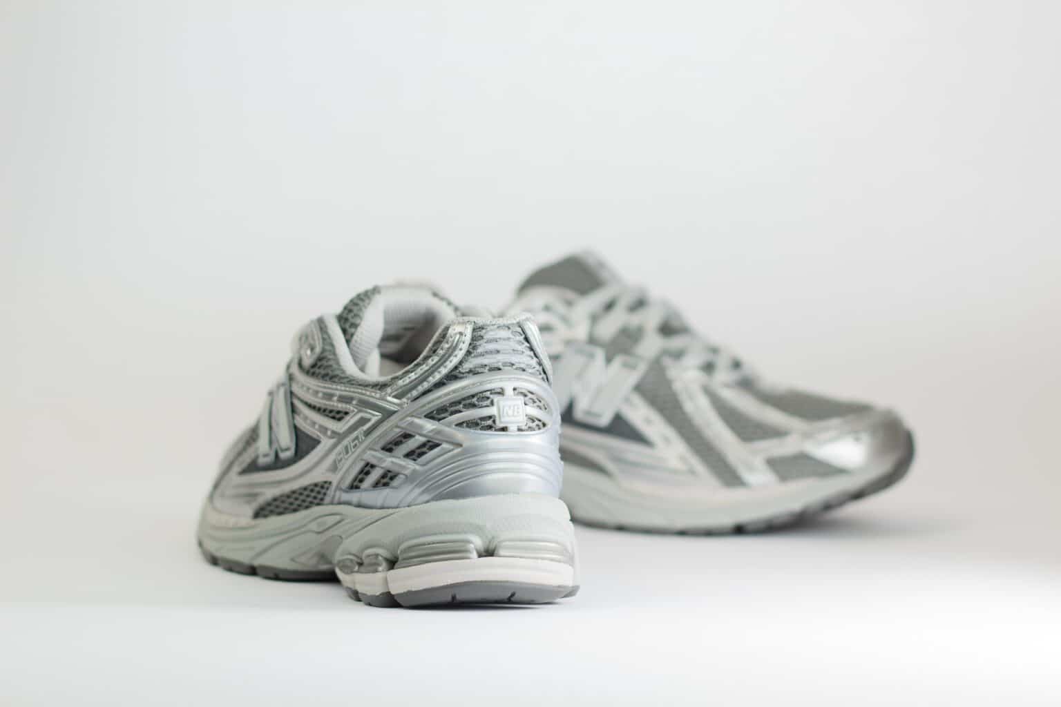 New Balance 1906R Harbor Grey – Grijs/Zilver – Heren/Dames/Uniseks Sneakers – Leer/Mesh – M1906REH – Achterkant