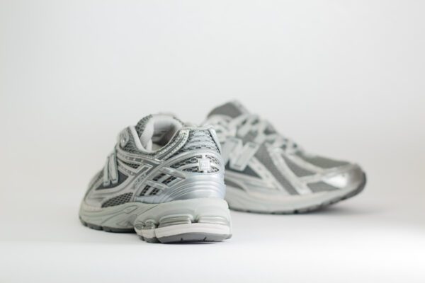 New Balance 1906R Harbor Grey – Grijs/Zilver – Heren/Dames/Uniseks Sneakers – Leer/Mesh – M1906REH – Achterkant