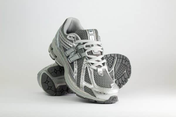 New Balance 1906R Harbor Grey – Grijs/Zilver – Heren/Dames/Uniseks Sneakers – Leer/Mesh – M1906REH – Voorkant