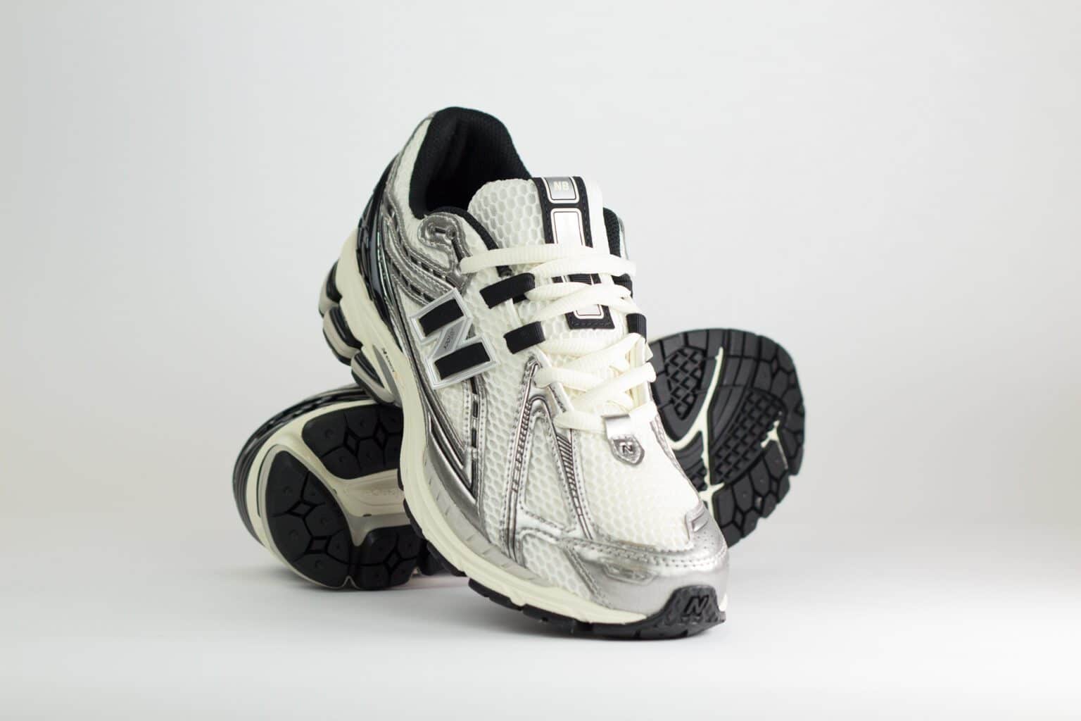 New Balance 1906R Silver Black – Wit/Zwart/Zilver – Heren/Dames/Uniseks Sneakers – Leer/Mesh – M1906RER – Voorkant