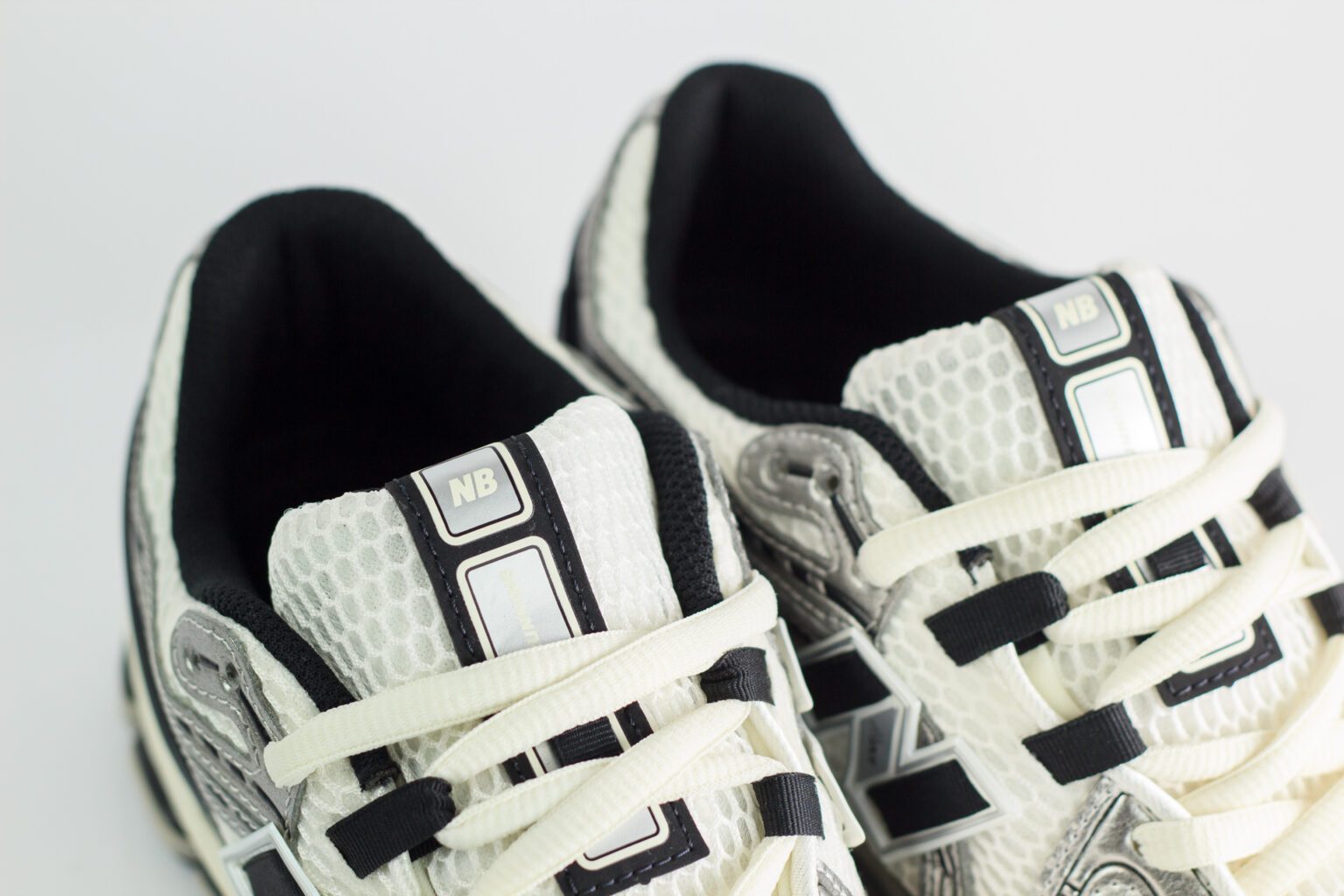 New Balance 1906R Silver Black – Wit/Zwart/Zilver – Heren/Dames/Uniseks Sneakers – Leer/Mesh – M1906RER – Bovenkant