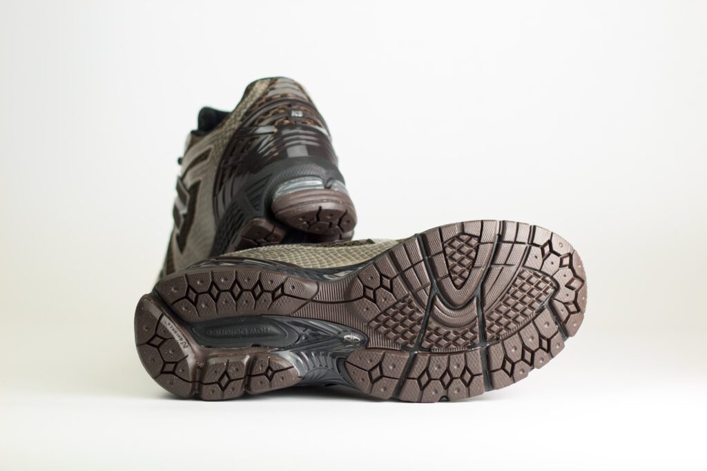 New Balance 1906R Snakeskin Thunder Brown – Bruin/Zwart – Heren/Dames/Uniseks Sneakers – Leer/Mesh – U19062NQ – Onderkant